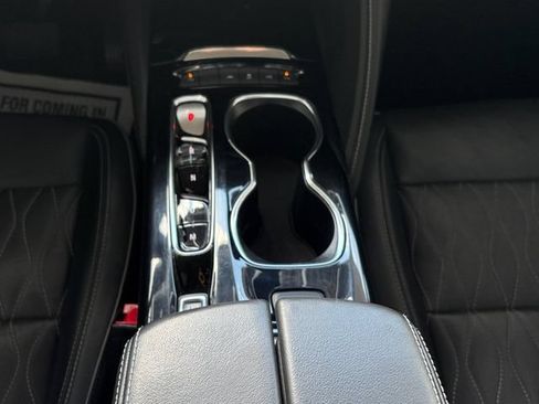 Used 2022 Buick Envision Avenir w/ Technology Package II FWD image 6