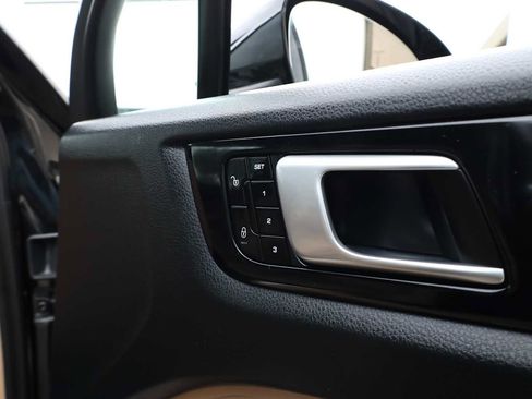 Used 2019 Porsche Cayenne AWD/4WD image 49