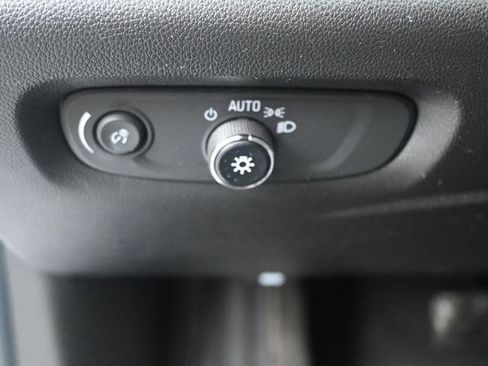 Used 2023 Chevrolet Traverse LT image 12