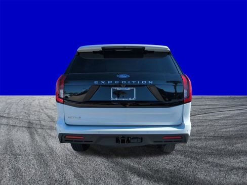 New 2026 Ford Expedition Active image 5