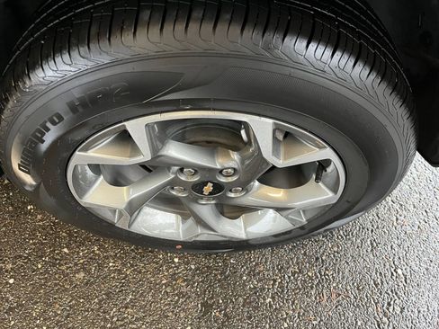 Used 2025 Chevrolet Trax LT image 30