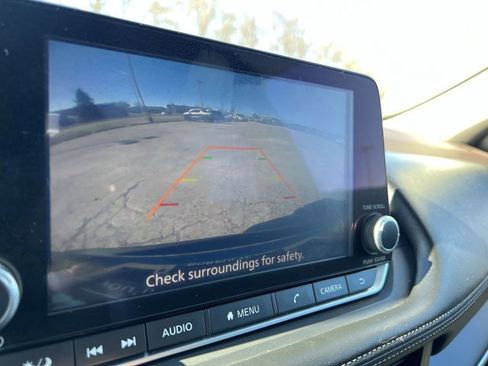 Used 2023 Nissan Rogue S image 15