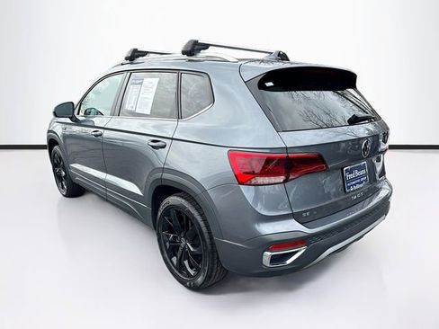 Used 2022 Volkswagen Taos SE FWD image 5