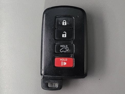 Used 2019 Toyota Highlander XLE FWD image 32