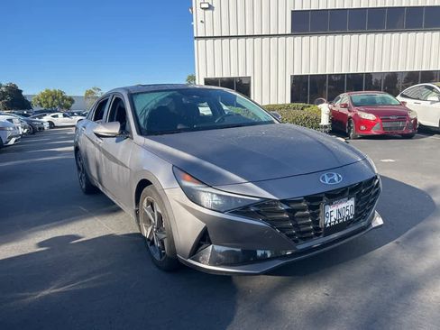 Used 2023 Hyundai Elantra Limited image 2