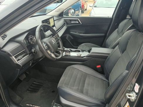 Used 2025 Mitsubishi Outlander SE AWD/4WD image 4