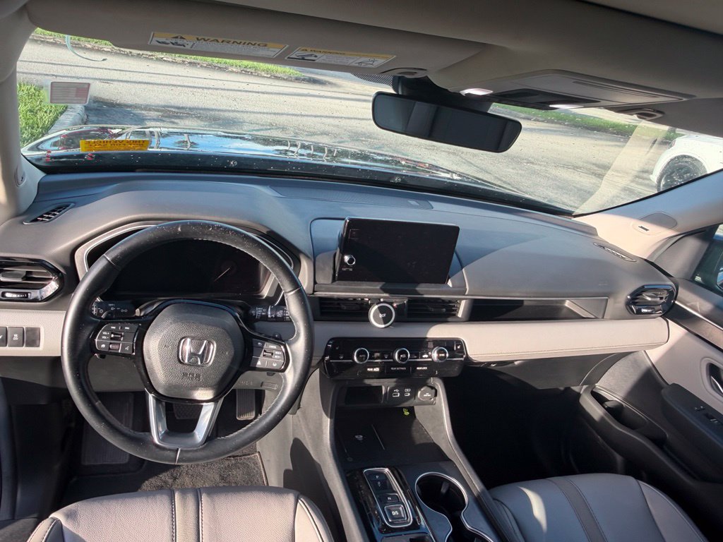 Used 2025 Honda Pilot Touring image 10