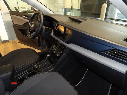 Used 2023 Volkswagen Taos SE w/ Panoramic Sunroof Package AWD/4WD image 13