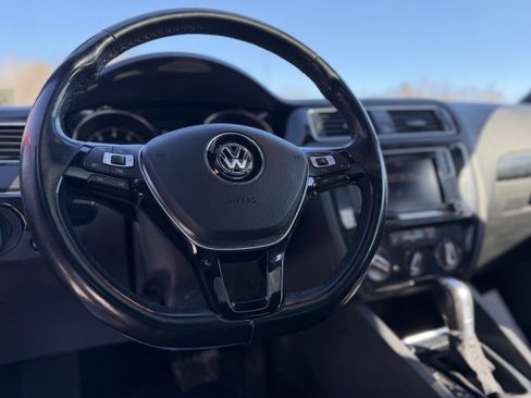 Used 2018 Volkswagen Jetta Sport image 2
