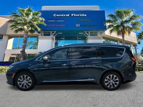 Certified 2022 Chrysler Pacifica Pinnacle FWD image 8