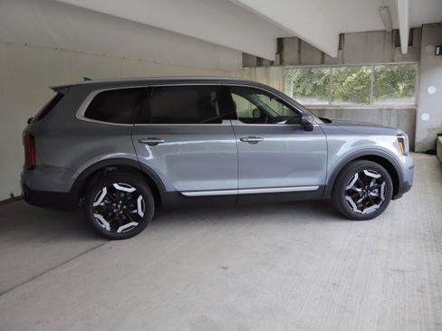 Used 2023 Kia Telluride S AWD/4WD image 5