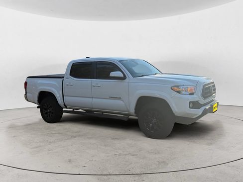 Used 2022 Toyota Tacoma SR5 RWD image 3