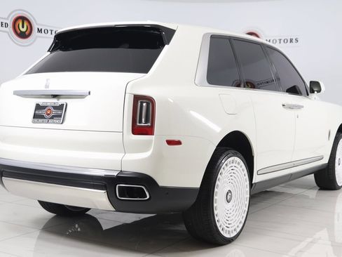 Used 2020 Rolls-Royce Cullinan image 3