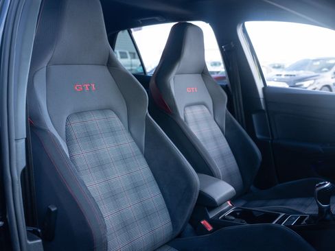 Used 2024 Volkswagen GTI SE FWD image 22