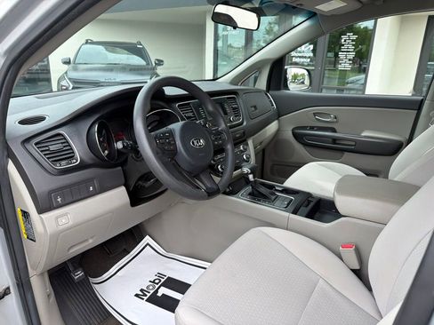 Used 2018 Kia Sedona L FWD image 27