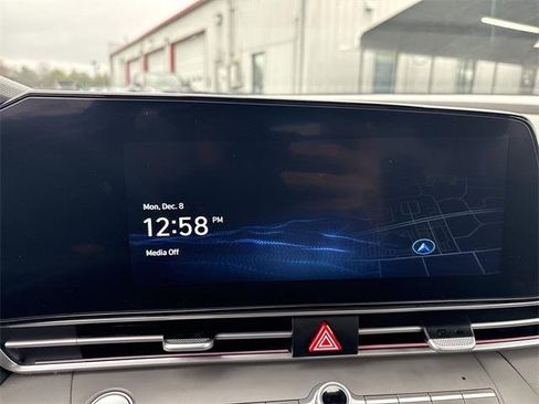 Used 2024 Hyundai Elantra SEL image 19