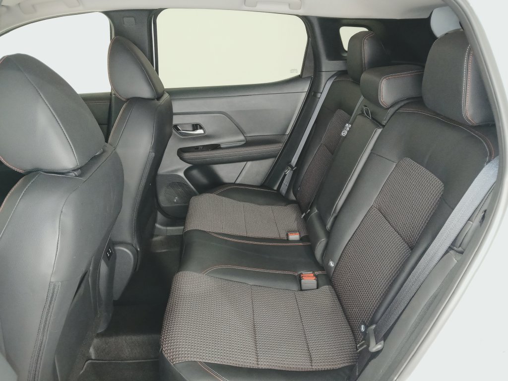 Certified 2025 Nissan Kicks SR AWD/4WD image 12