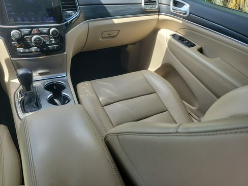 Used 2020 Jeep Grand Cherokee Limited RWD image 15
