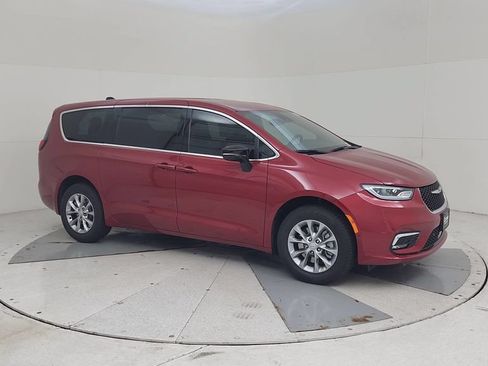 New 2026 Chrysler Pacifica Select AWD/4WD image 2