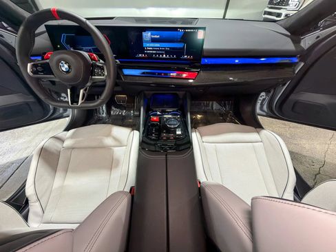 Used 2026 BMW M5 Touring AWD/4WD image 16