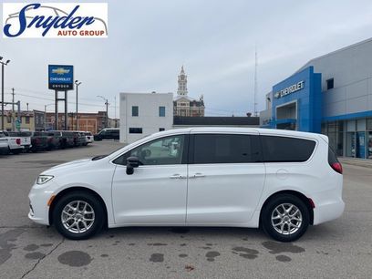 Used 2024 Chrysler Pacifica Touring-L