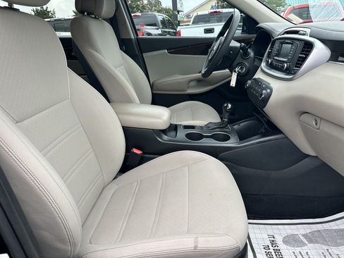 Used 2016 Kia Sorento FWD image 14