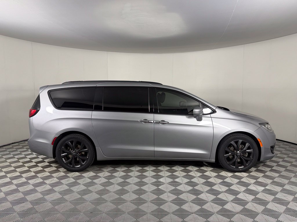 Used 2018 Chrysler Pacifica Touring-L Plus w/ S Appearance Package FWD image 5