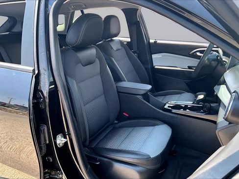 Used 2025 Chevrolet Trax LT FWD image 9