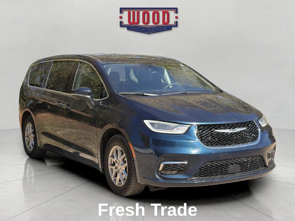Used 2023 Chrysler Pacifica Touring-L FWD image 1