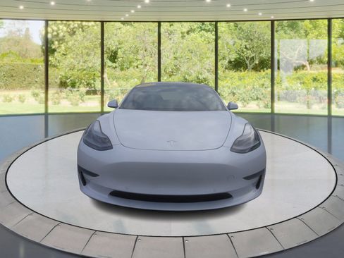 Used 2021 Tesla Model 3 Standard Range Plus image 2