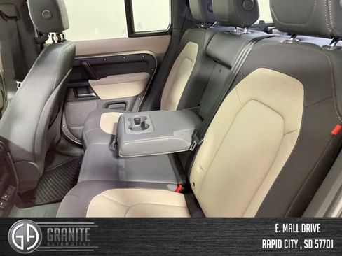 Used 2024 Land Rover Defender 110 X-Dynamic SE image 33