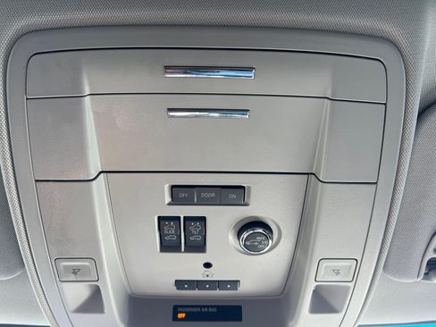 Used 2020 Chevrolet Suburban LT w/ Luxury Package image 20