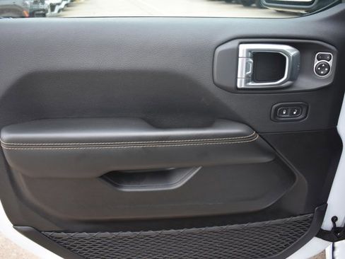 Used 2025 Jeep Wrangler Unlimited Sahara AWD/4WD image 12