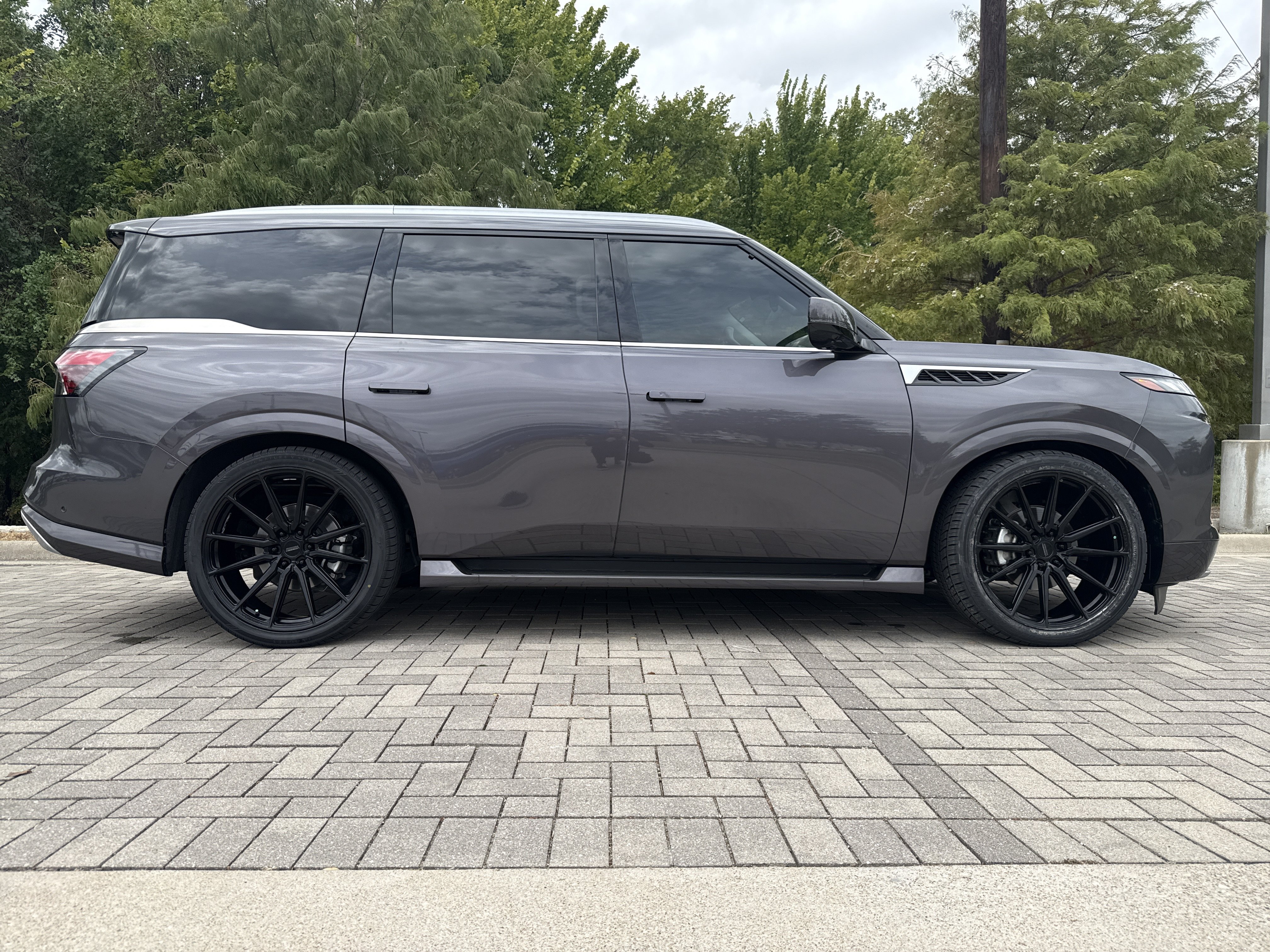 Used 2025 INFINITI QX80 Luxe w/ Cargo Package AWD/4WD image 9