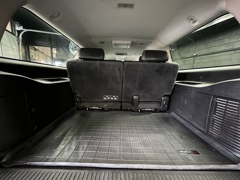 Used 2014 Chevrolet Suburban LT image 32