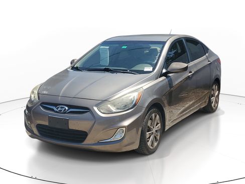 Used 2012 Hyundai Accent GLS w/ Premium Pkg 3 FWD image 3