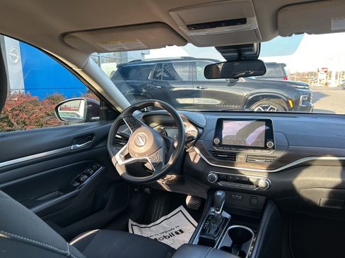 Used 2023 Nissan Altima 2.5 SV image 14