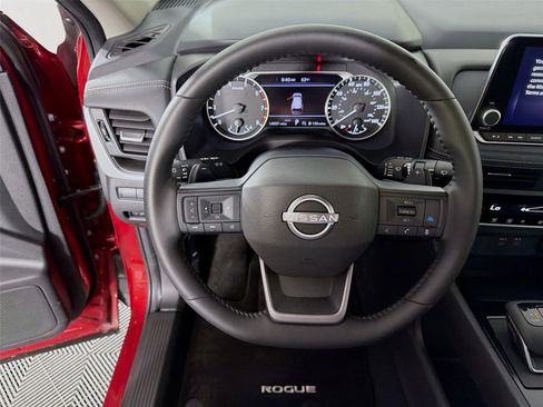 Used 2025 Nissan Rogue SV AWD/4WD image 12