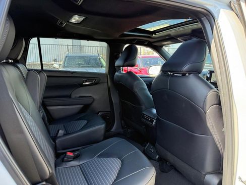 Used 2024 Toyota Highlander XSE image 10