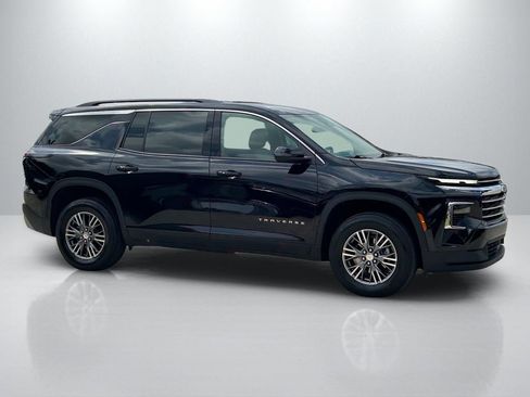 Used 2025 Chevrolet Traverse LT FWD image 4