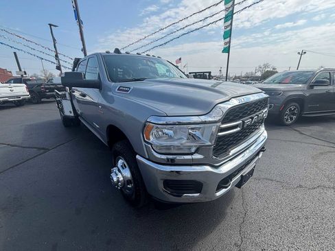 Used 2022 RAM 3500 Tradesman image 3