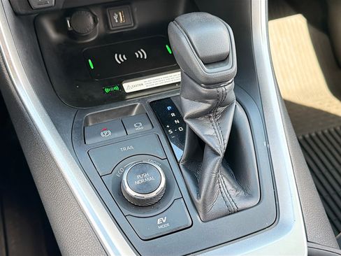 Used 2024 Toyota RAV4 XLE image 27