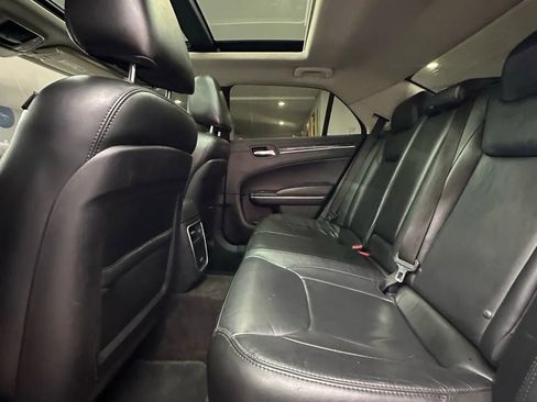 Used 2016 Chrysler 300 Limited image 25