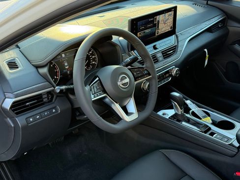 New 2025 Nissan Altima 2.5 SL image 3