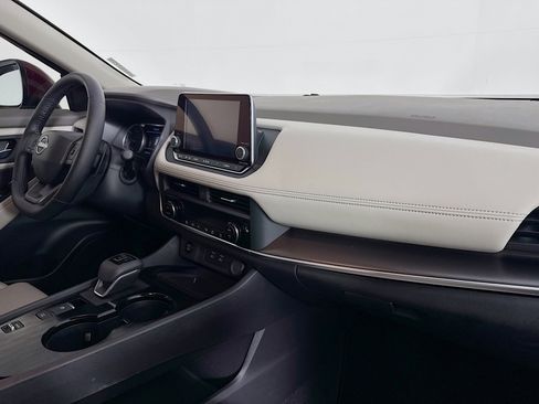 Used 2025 Nissan Rogue SV w/ SV Premium Package FWD image 51