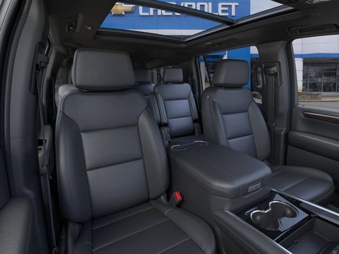 New 2026 Chevrolet Suburban LT w/ Comfort Package AWD/4WD image 16