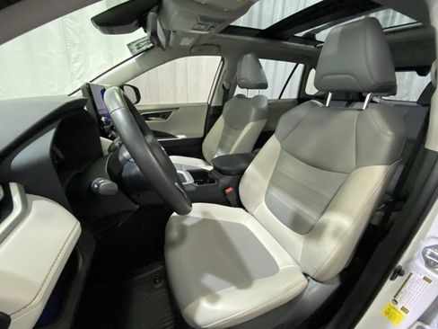 Used 2023 Toyota RAV4 Limited image 9