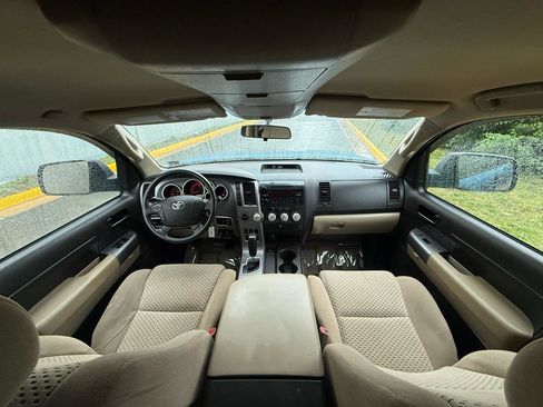 Used 2010 Toyota Tundra 4x4 CrewMax image 28