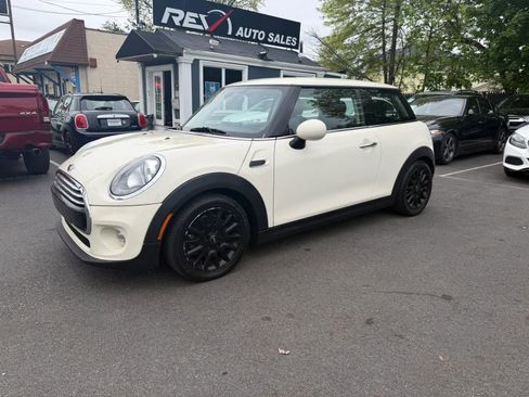 Used 2018 MINI Cooper 2-Door Hardtop FWD image 1