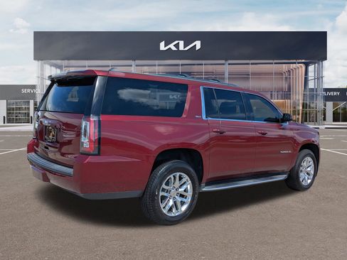 Used 2017 GMC Yukon XL SLT w/ Open Road Package image 4